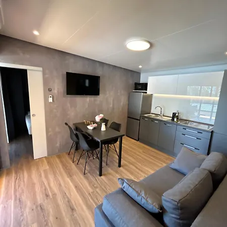 Holiday home Mobile House Mona *